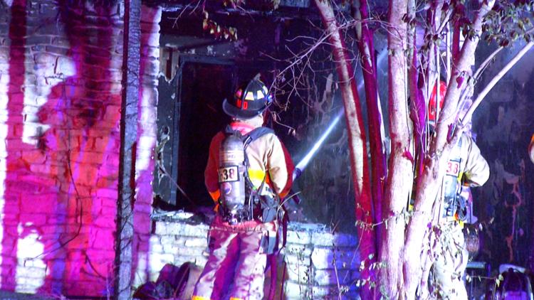 One person dies, another person and a dog rescued from Blakeley Drive house fire — KENS 5 (San Antonio), Houston Health news